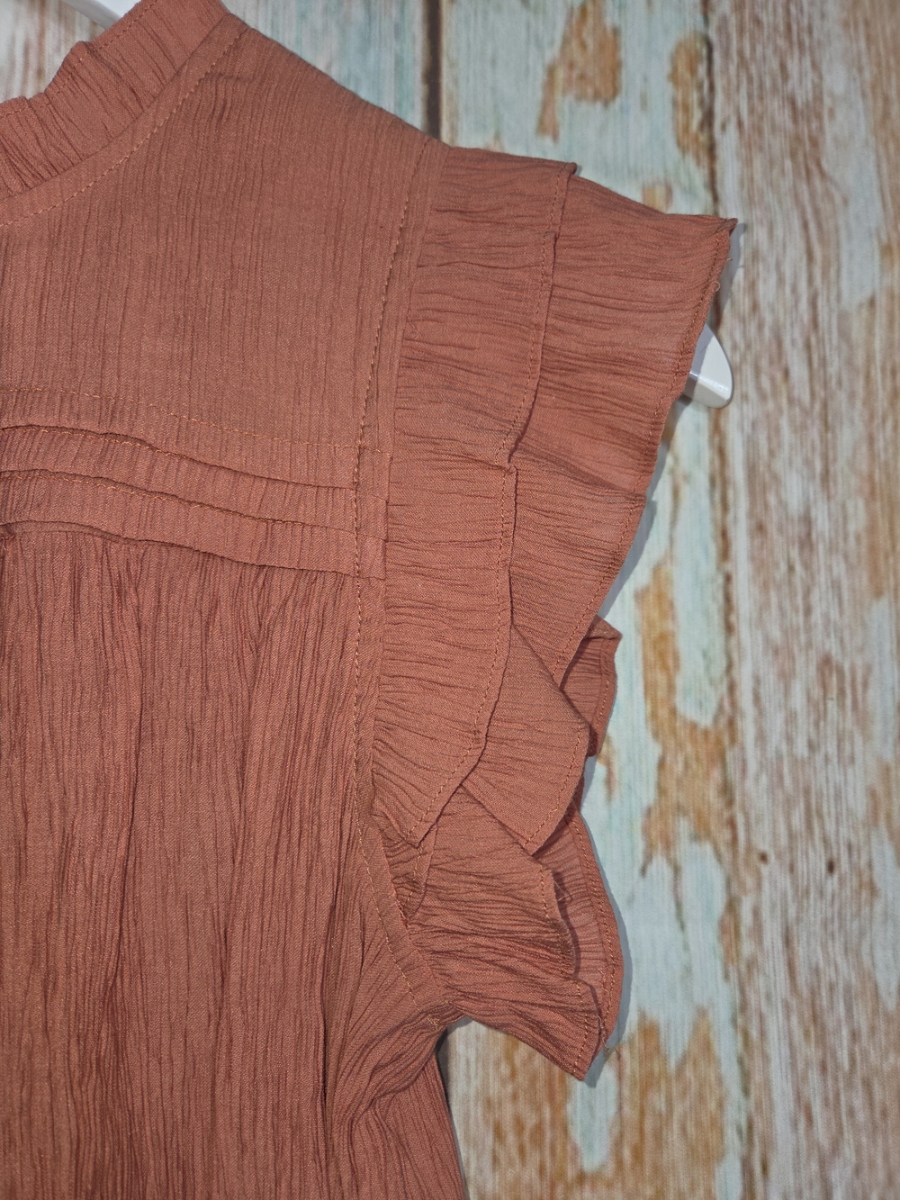 Pinch Rust Crinkle Texture Ruffled Cap-Sleeve Blouse. Size Small - Picture 2 of 4